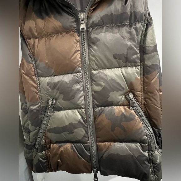 Evereve Malone Camo Vest Puffer Down Hooded Size Medium - Picture 7 of 13